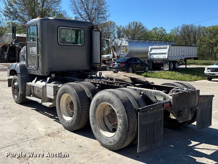 image for item FB3454 1999 Freightliner FLD semi truck
