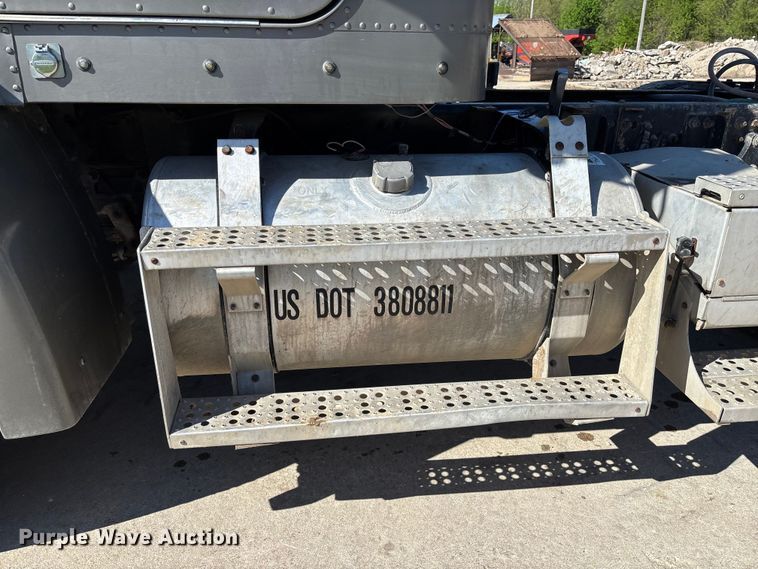 image for item FB3454 1999 Freightliner FLD semi truck