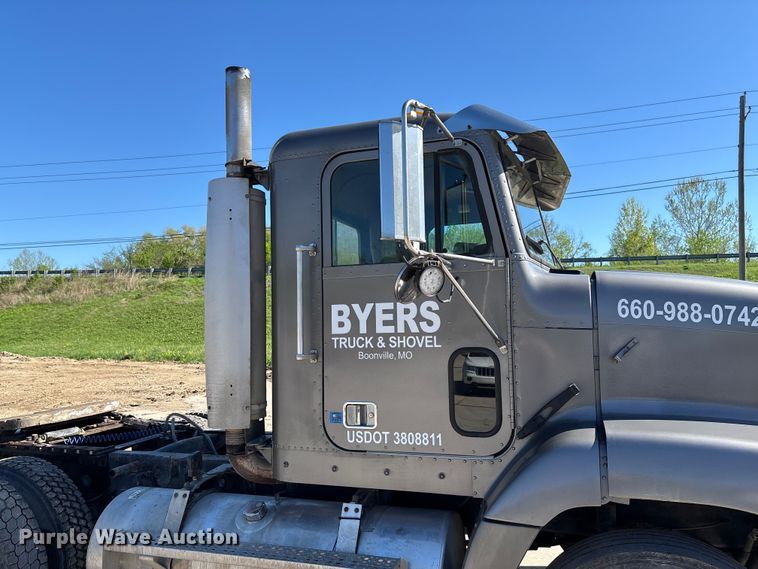 image for item FB3454 1999 Freightliner FLD semi truck