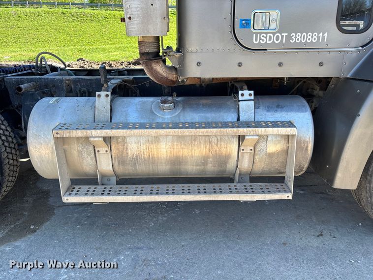 image for item FB3454 1999 Freightliner FLD semi truck