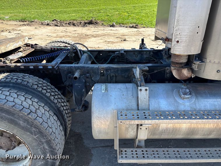 image for item FB3454 1999 Freightliner FLD semi truck