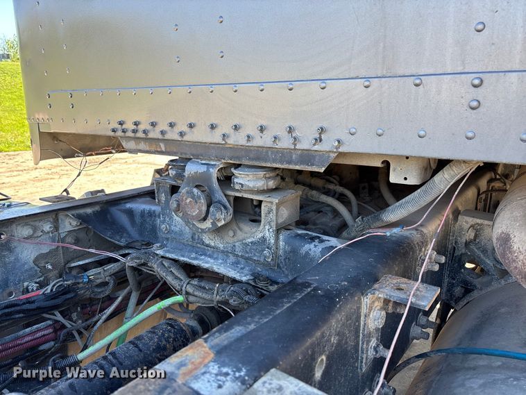 image for item FB3454 1999 Freightliner FLD semi truck