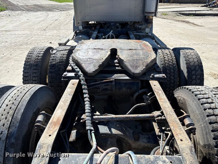 image for item FB3454 1999 Freightliner FLD semi truck