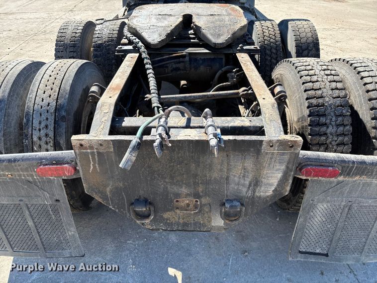 image for item FB3454 1999 Freightliner FLD semi truck