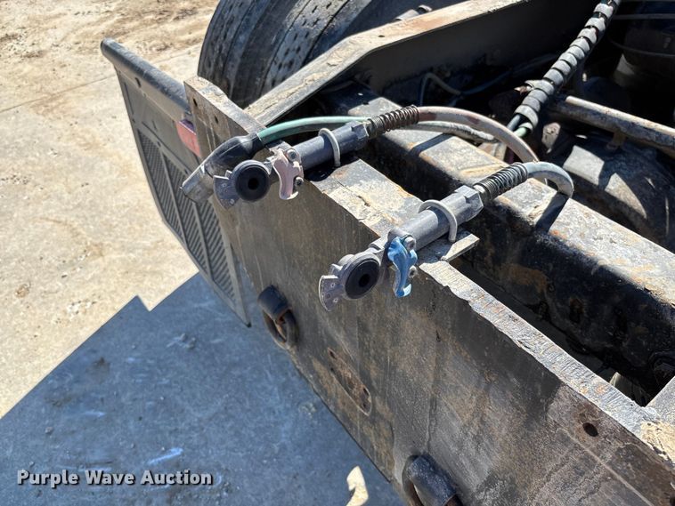 image for item FB3454 1999 Freightliner FLD semi truck