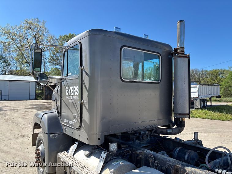 image for item FB3454 1999 Freightliner FLD semi truck