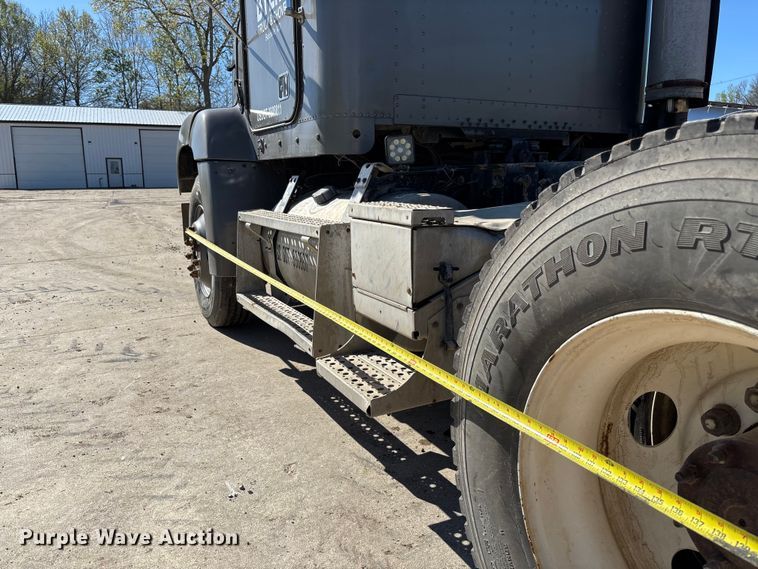 image for item FB3454 1999 Freightliner FLD semi truck