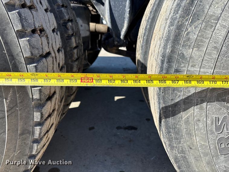 image for item FB3454 1999 Freightliner FLD semi truck