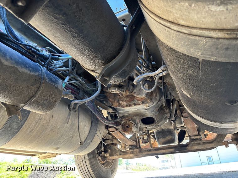 image for item FB3454 1999 Freightliner FLD semi truck