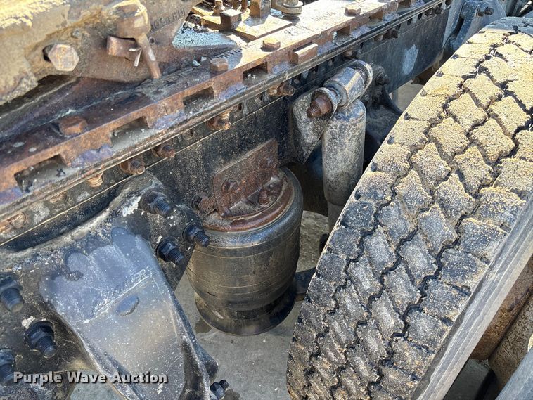 image for item FB3454 1999 Freightliner FLD semi truck