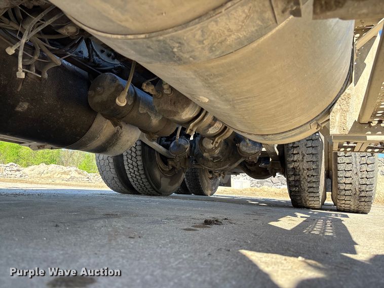 image for item FB3454 1999 Freightliner FLD semi truck