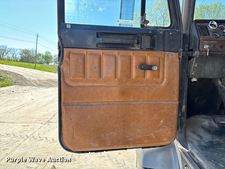 image for item FB3454 1999 Freightliner FLD semi truck