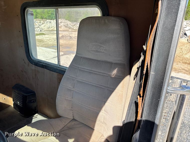 image for item FB3454 1999 Freightliner FLD semi truck
