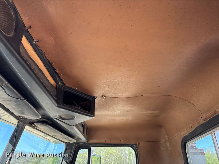 image for item FB3454 1999 Freightliner FLD semi truck