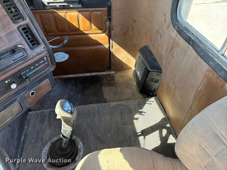 image for item FB3454 1999 Freightliner FLD semi truck