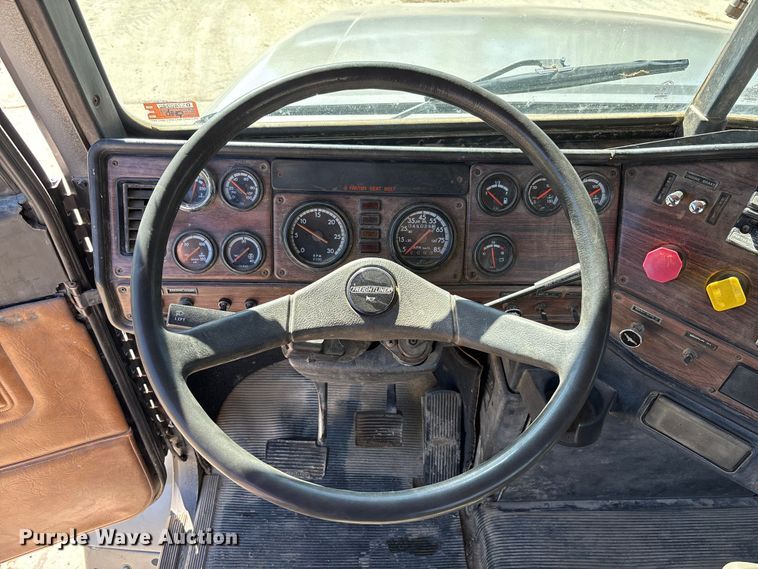image for item FB3454 1999 Freightliner FLD semi truck
