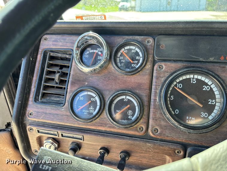 image for item FB3454 1999 Freightliner FLD semi truck