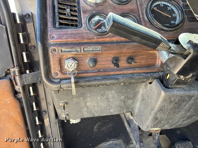 image for item FB3454 1999 Freightliner FLD semi truck