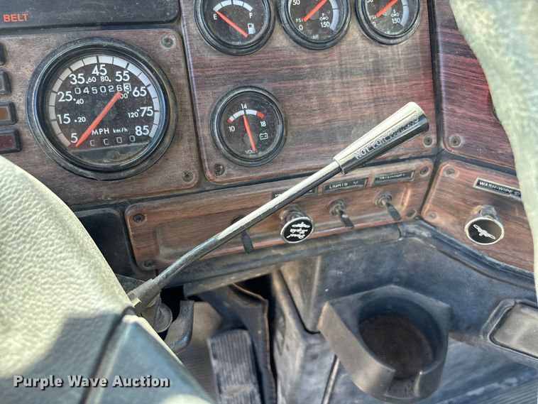 image for item FB3454 1999 Freightliner FLD semi truck