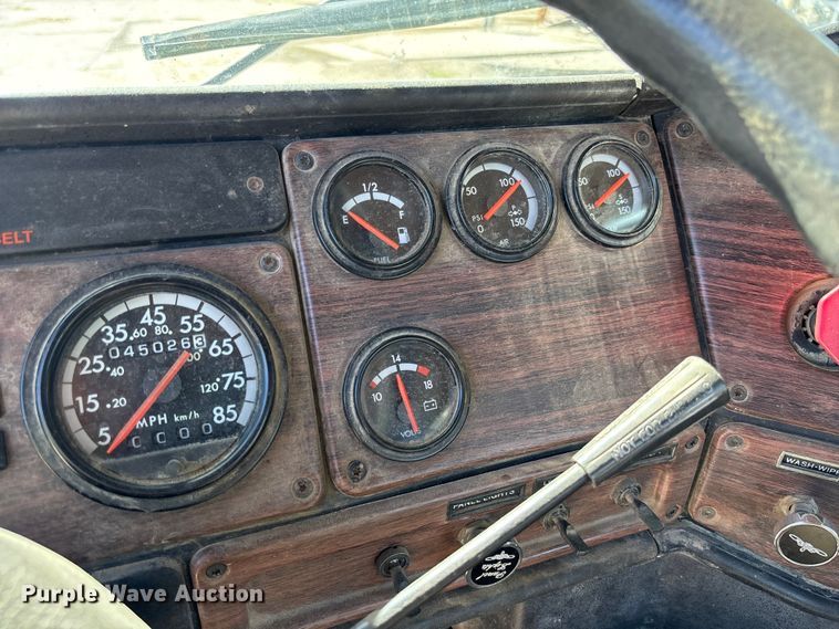 image for item FB3454 1999 Freightliner FLD semi truck