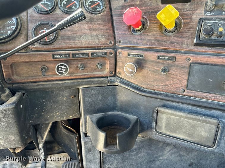image for item FB3454 1999 Freightliner FLD semi truck