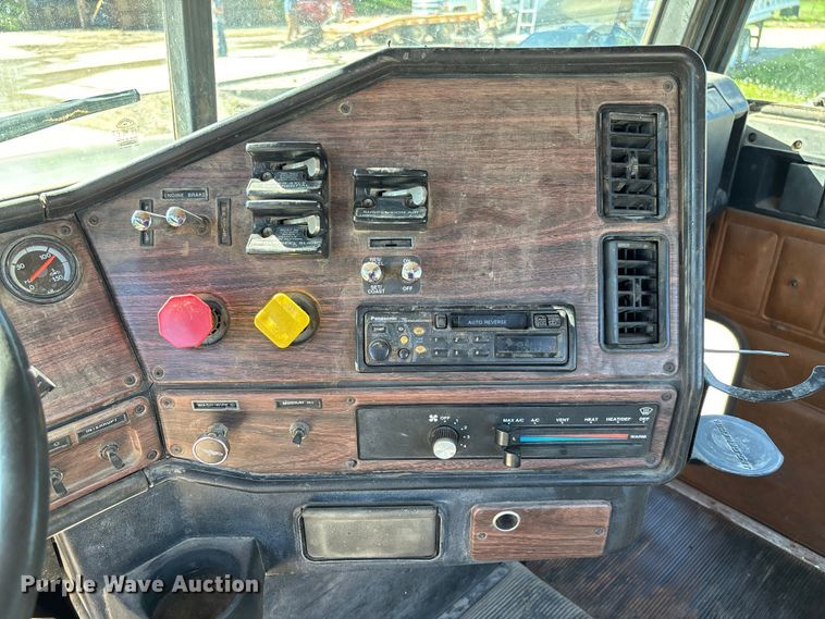 image for item FB3454 1999 Freightliner FLD semi truck