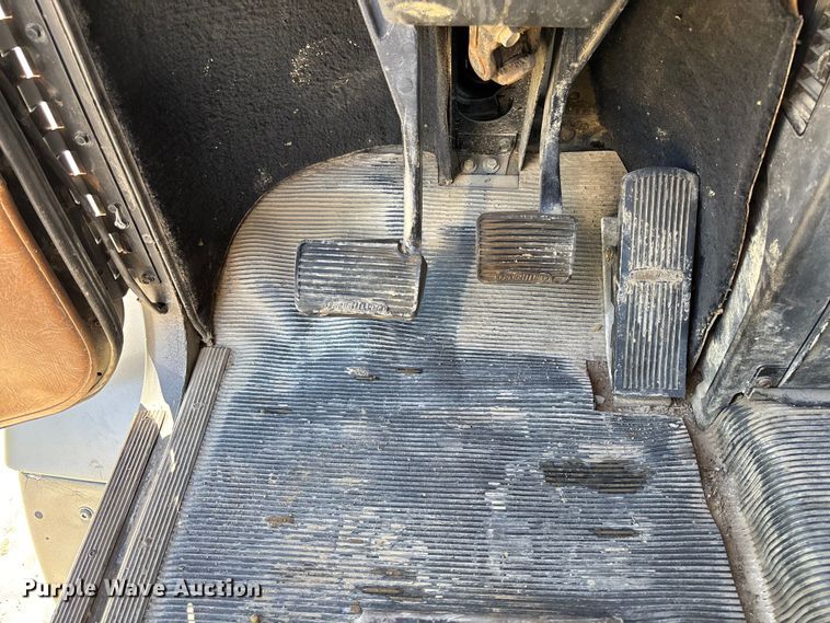 image for item FB3454 1999 Freightliner FLD semi truck