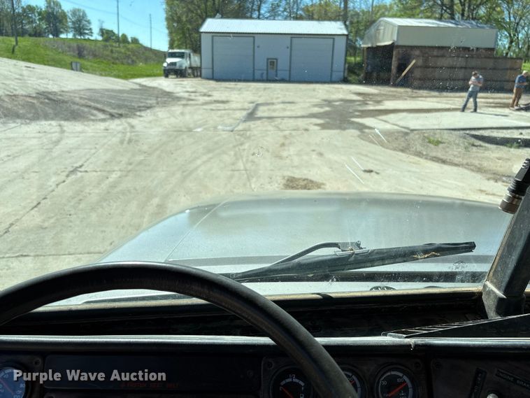 image for item FB3454 1999 Freightliner FLD semi truck