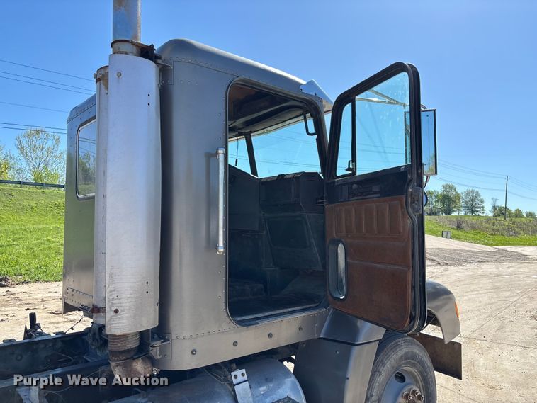 image for item FB3454 1999 Freightliner FLD semi truck
