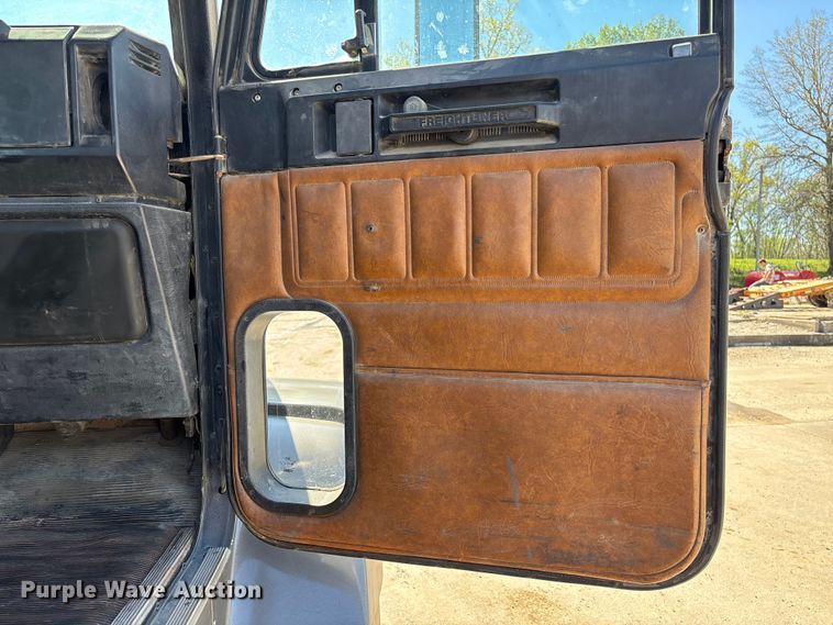 image for item FB3454 1999 Freightliner FLD semi truck