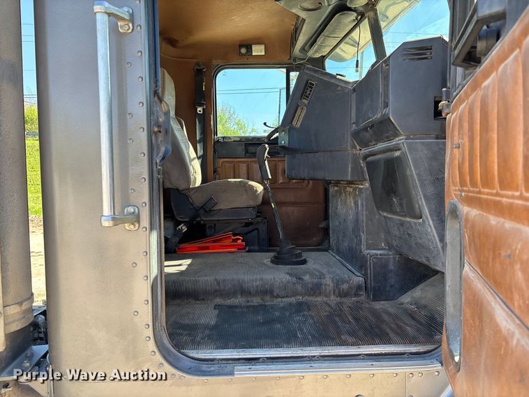 image for item FB3454 1999 Freightliner FLD semi truck