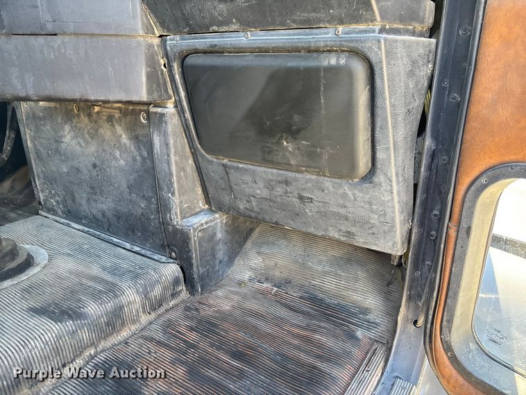 image for item FB3454 1999 Freightliner FLD semi truck
