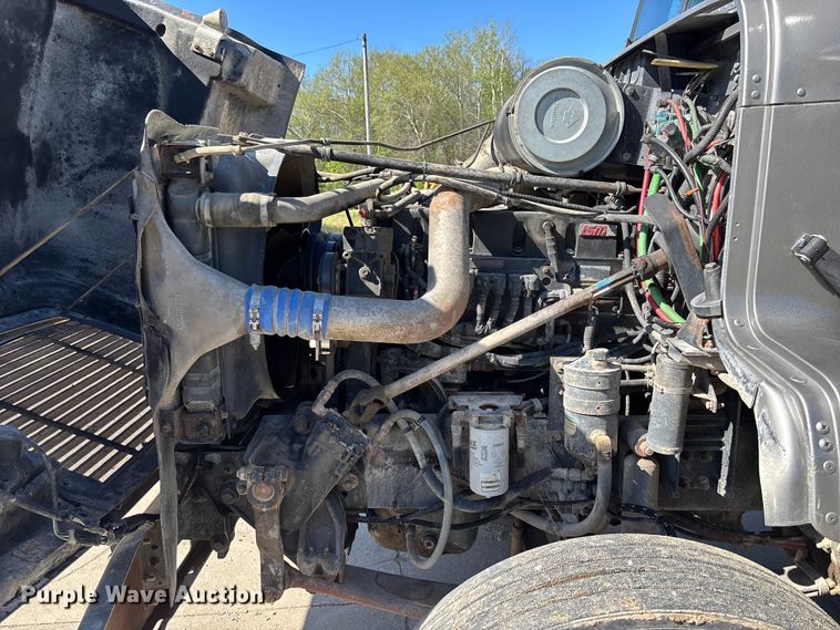 image for item FB3454 1999 Freightliner FLD semi truck