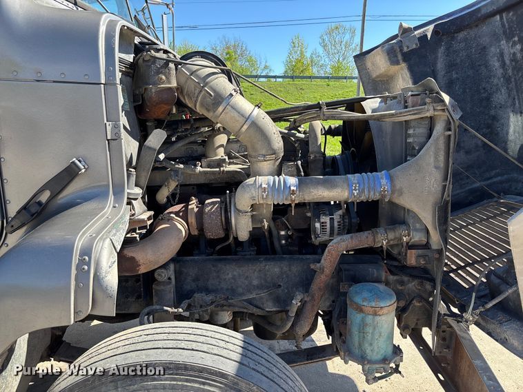 image for item FB3454 1999 Freightliner FLD semi truck
