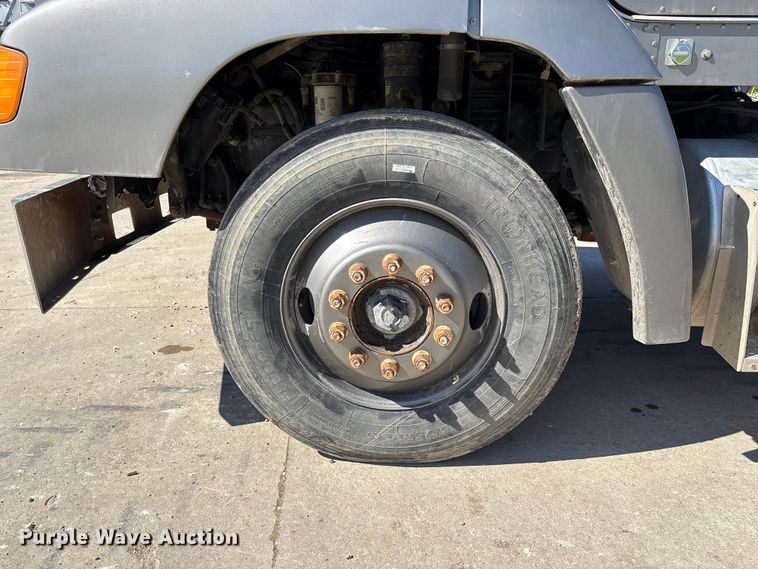 image for item FB3454 1999 Freightliner FLD semi truck
