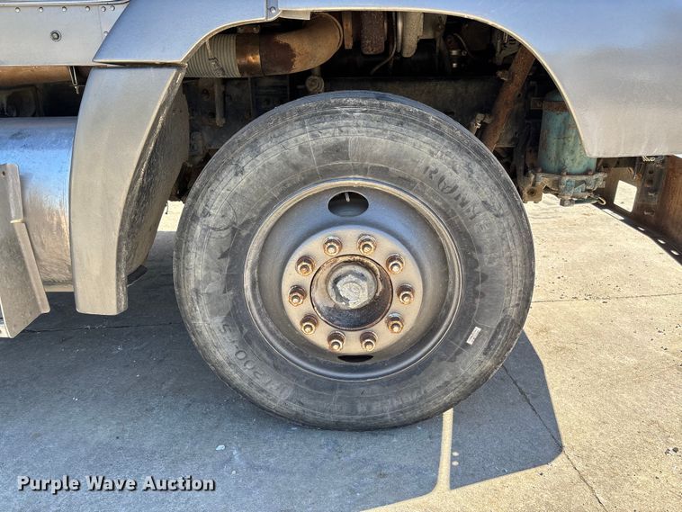 image for item FB3454 1999 Freightliner FLD semi truck