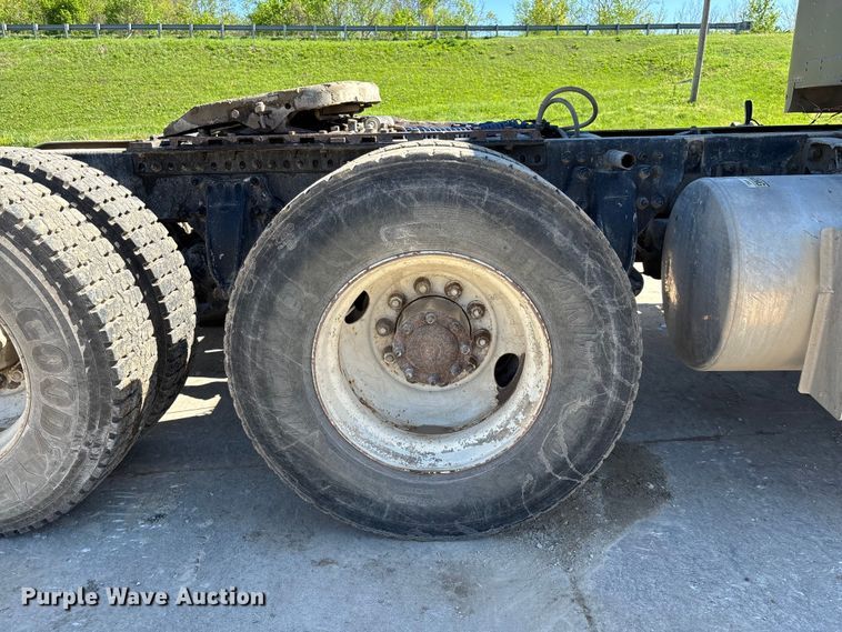 image for item FB3454 1999 Freightliner FLD semi truck