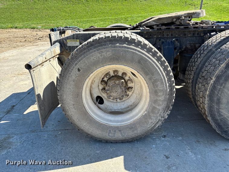 image for item FB3454 1999 Freightliner FLD semi truck