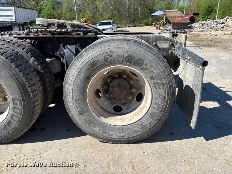 image for item FB3454 1999 Freightliner FLD semi truck
