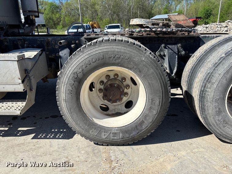 image for item FB3454 1999 Freightliner FLD semi truck