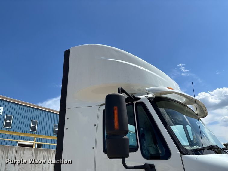 image for item FB3455 2016 International 8600 semi truck