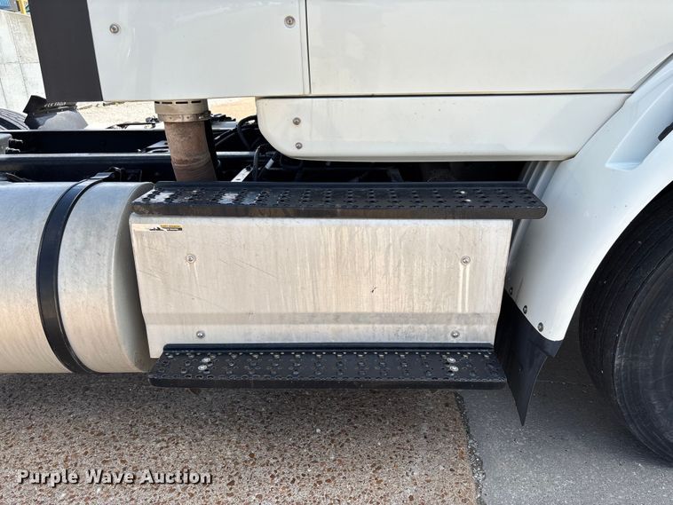 image for item FB3455 2016 International 8600 semi truck