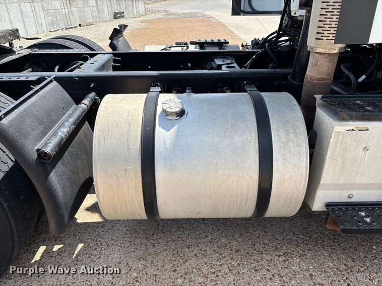 image for item FB3455 2016 International 8600 semi truck