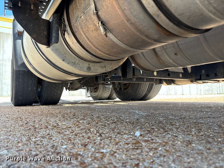 image for item FB3455 2016 International 8600 semi truck