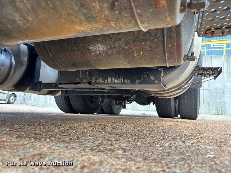image for item FB3455 2016 International 8600 semi truck