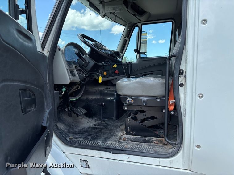 image for item FB3455 2016 International 8600 semi truck