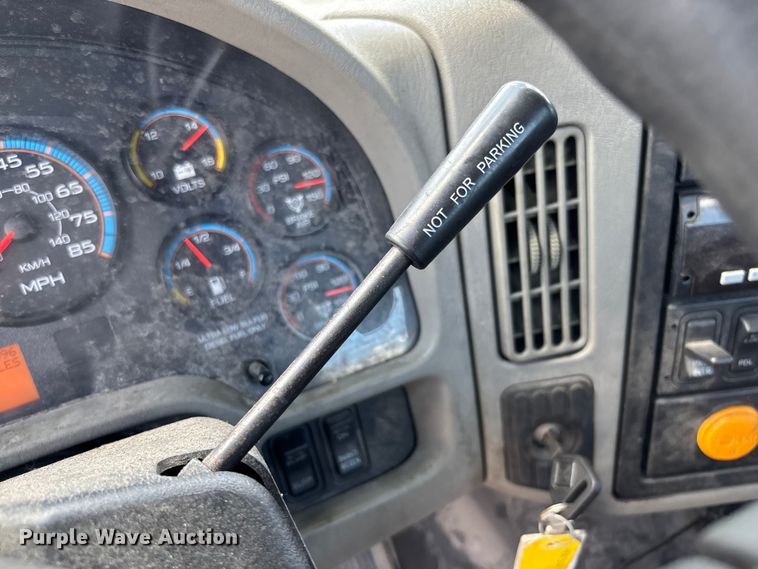 image for item FB3455 2016 International 8600 semi truck
