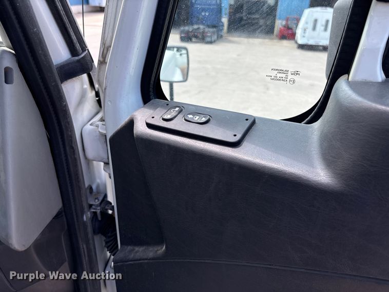 image for item FB3455 2016 International 8600 semi truck