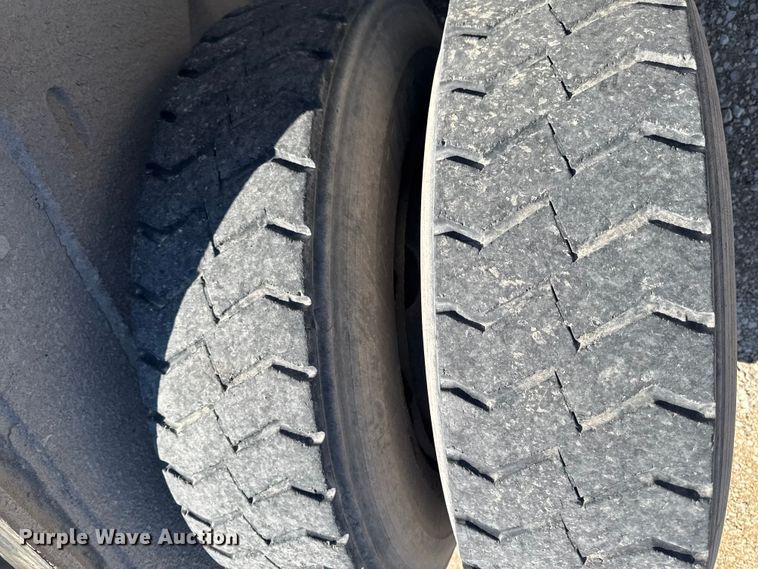 image for item FB5682 2005 Capacity Trucks TJ6500T yard truck