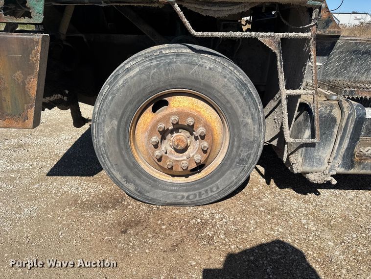 image for item FB5682 2005 Capacity Trucks TJ6500T yard truck